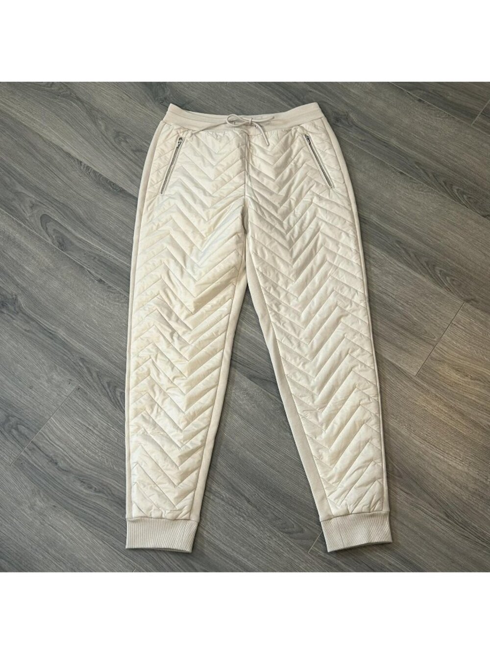 Athleta Jogger Pants Womens 6 Cream Apres Ski Quilted Insulated Chevron Winter